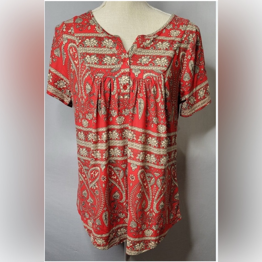 Women’s TShirt 2XL red and tan paisley print
